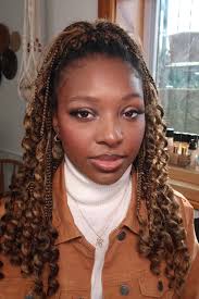 Meet Destiny, a make-up artist, stylist and photographer who creates custom  photo shoot experiences that highlights each person's unique personality.  You can chat with her business at: https://m.me/sweetheartpinup We're  excited to bring