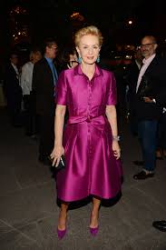 La marca apuesta por las terminaciones con forma de pico, que realzan los rasgos del rostro y permiten una imagen más juvenil. 35 Tendencias Para Carolina Herrera Vestidos Fiesta Fabulous Remedies