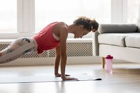 Fit, stark und schlank werden mit regelmäßigen workouts in unter 30 minuten: Home Workout Mit Diesem Sport Outfit Macht Das Training Zuhause Spass