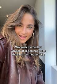 Iemand Stond Aan De Deur Te Vragen of Mijn Ouders Thuis Zijn