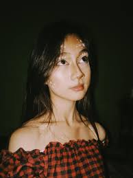 true love is like a man playing chess.. always afraid of losing his queen"