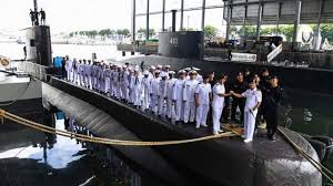 There are over 50 submariners on the boat. Degnu4ifoiiinm