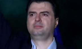 Lulzim Basha jep dorëheqjen nga posti i kryetarit të PD