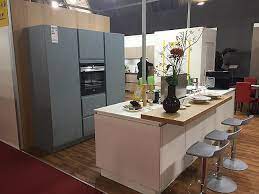 Wie bereits erwähnt mindestens 15 quadratmeter. Pronorm Musterkuche Musterkuche Mattlack Fjordblau Glas Matt Arctisweiss Kochinsel Theke Grifflos Ausstellungskuche In Reutlingen Von Ruf Das Kuchenhaus