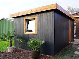 Eine gartenlaube ist ein kleines gebäude mit offenen seitenwänden, das aus gusseisen oder holz angefertigt wird. So Bauen Sie Ein Gartenhaus In 6 Schritten Ratgeber Bauhaus