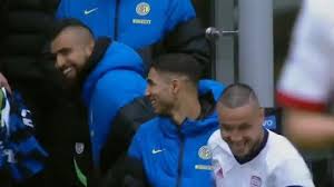 Das geplante tauschgeschäft mit barças arturo vidal ist aber gescheitert. El Divertido Encuentro De Radja Nainggolan Con Arturo Vidal Y Sus Ex Companeros De Inter Alairelibre Cl