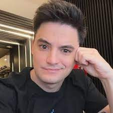 Assista a conteúdos populares dos seguintes criadores: Felipe Neto Felipeneto Twitter