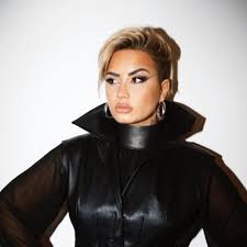 Singer demi lovato also had a pretty experimental week. Demi Lovato Debuts Blond Pixie Haircut November 2020 Popsugar Beauty