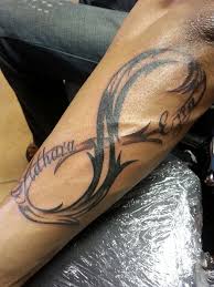 Die 97 besten bilder zu tattoo namen in 2020 10 03 2020 erkunde be els pinnwand „tattoo namen auf pinterest weitere ideen zu tattoo namen tätowierungen tattoo ideen. Tribal Infinity Tattoo With My Kids Names Infinity Tattoo Kindernamen Tattoo Tattoos Kinder