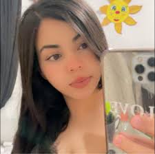 Llegó la época de compartir los chocolates Lindor con tus seres queridos.  #Navidad. Te esperamos en Club o pide en línea en el siguiente enlace:  https://bit.ly/3GvTRUV y recibe tus productos en menos