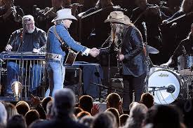 Stapleton, Yoakam Sing 'Seven Spanish Angels' at 2016 CMA Awards