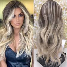 Valorizzare i capelli con i colpi di … Moda Capelli 2021 Il Ritorno Delle Meches Bionde Calde E Fredde