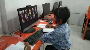 Tulisan di bawah saya ambil dari ahlanriyadh.wordpress.com. Tak Mampu Beli Hp Siswa Di Makassar Pilih Masuk Sekolah Saat Pandemi Covid