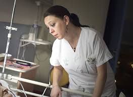 Voici quatre exemples gratuits de lettre de motivation aide soignante. Sos Aide Soignante En Detresse Partir Et Se Reconvertir