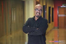 Dia kemudian pulang ke kampung halamannya. Doktor Dukun Dani A Light Film With A Heavy Message