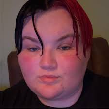 What do the yellow stats mean in Overwatch 2 hero profiles?