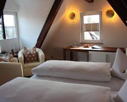 Decorated in neutral colors, hotel schmales haus features spacious rooms with contemporary furnishings. Hotel Schmales Haus Ulm