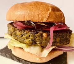 Découvrez les ingrédients, ustensiles et étapes de préparation. Burger Vegetarien Pain Artisanal Fait Maison Galette Quinoa Carottes Epinards Fait Maison Pickles D Oignons Rouges Salade Du Moment Tranche D Aubergine Grillee Sauce Burger Faite Maison Bild Von Le Jb St Gilles Saint Gilles Croix De Vie