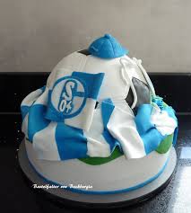 Kuchen mit fondant kuchen ohne backen. Bastelfalter S Tortenwelt Schalke Torte Motivtorte Geburtstagstorte
