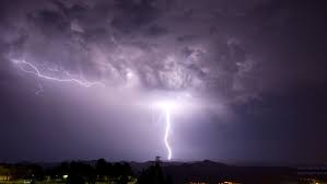In de namiddag en ook 's avonds verwachten we regen of buien met lokaal onweer. Bliksem The Quantum Universe