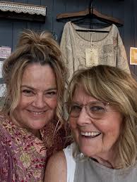 The A team was back together today 👯‍♀️ Mum and I got to clean some  glitter up ✨ and I gave the shop a good merchandising revamp ✨🧚🏼‍♀️💞 ..  it's nice to