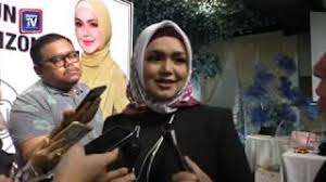 Anak sulung kepada menteri ekonomi, datuk seri mohamed azmin ali bercerita tentang pengalamannya beraya dari kecil sehingga kini. Siti Rancang Mahu Timang Anak Kedua Metrotv