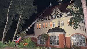 Occupied by the russians in 1945, it served as a soviet military hospital for the next 50 years until 1995, long after the fall of the berlin wall. Brand In Klinik In Beelitz Heilstatten Zwei Verletzte B Z Berlin