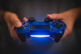 Wondering how to check the battery life on your ps4's dualshock 4 controller? How To Charge Your Ps4 Controller With A Phone Charger Safely Blogtechtips