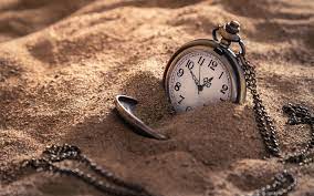 download wallpapers old pocket watch vintage time concepts clock in the sand besthqwallpapers com relogio de bolso antigo relogio de bolso papel de parede de relogio