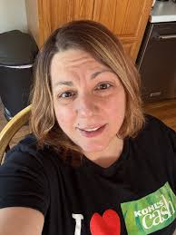 Corgi owners sharing photos of their pets' unique features