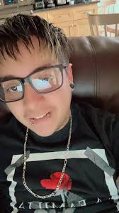 Newish and wanted to introduce myself. I enjoy lurking here in my spare  time. Im an introvert who spends alot of time online, doing artsy things  and riding with the windows down