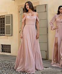 Abiti rosa da cerimonia economici sotto i 50 euro dal più delicato rosa cipria al più primaverile color salmone, il rosa è senz'altro uno dei colori più indossati durante le cerimonie primaverili ed estive. Abiti Da Cerimonia Nicole 2021 Collezione Intera Beautydea