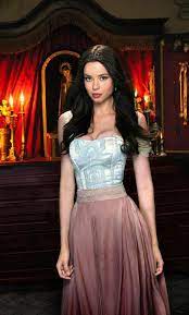 Dafne became famous for playing marta ramos in the spanish tv series un paso adelante, along with actors like mónica cruz, beatriz luengo, pablo puyol, silvia marty and lola herrera. Bild Zu Dafne Fernandez Tierra De Lobos Bild Dafne Fernandez Filmstarts De