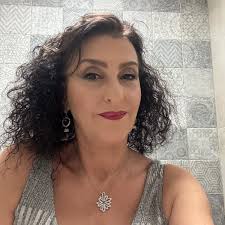 Le donne si perdono sempre attraverso un amore sbagliato. E forse è vero  quello che il personaggio di Stefano Dionisi, Franco Mari, dice a Elena,  ovvero che forse soltanto quando si ritorna