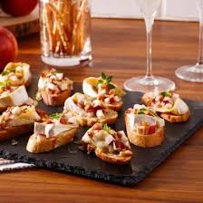 Crostinis De Pomme Brie Et Noix Recettes Cuisine Et Nutrition Pratico Pratique Food Appetizer Snacks Appetizers