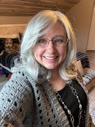 Crochet hummingbird. Amazing work, I just loved it 😍 Patterns:  https://cutt.ly/jrJhvfSC