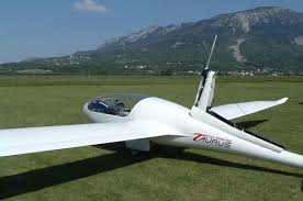 Very Cool Taurus Lsa The First Ever High Performance Two Seat Self Launching Glider With Retractable Engine Prop Avion De Tourisme Planeur Aeronautique