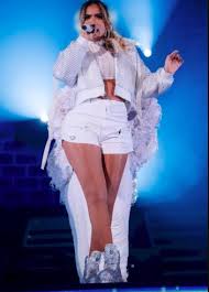 Karol g se agotan los boletos, del concierto que realizará en la isla, el próximo sábado 27 de noviembre de 2021. Karol G Muestra De Mas En Pleno Concierto Chapin Radios