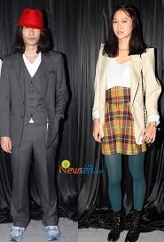 They met, as adults, on the set of the tv drama beautiful days in 2001. Chanmi S Star News Ryoo Seung Bum And Gong Hyo Jin Chosen As The Best Star Couple Hancinema The Korean Movie And Drama Database
