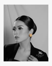 Experiencing nature, which is full of stunning flora and fauna as well as  all of its beauty, is our inspiration to make jewelry designs. One of our  stunning collections, 𝐒𝐚𝐤𝐚 𝐁𝐨𝐧𝐞 𝐆𝐨𝐥𝐝