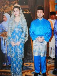 Tengku muhammad was born on 20th june 1974 at kota lama palace, kelantan. Mantan Kakak Ipar Manohara Diangkat Jadi Raja Malaysia Showbiz Liputan6 Com