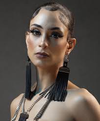 Calling all fans of the Victorian era! I've always loved the elegance and  charm of this time period, and I finally had the opportunity to bring that  vision to life. With the