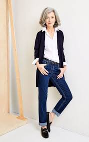 64 Ideas How To Wear Boyfriend Jeans Over 40 White Tops In 2020 Over 60 Fashion 60 Fashion Chic Outfits Spring