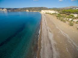 Ο χαλκός είναι μια από τις πιο πολυσύχναστες παραλίες στα κύθηρα και βρίσκεται λίγα χιλιόμετρα από τον οικισμό του καλάμου. Oi 5 Kalyteres Paralies Gia Paidia Sta Ky8hra Kythera Gr
