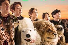 When he and a group of zookeepers come up with the idea to dress like animals and his fake polar bear goes viral, the zoo becomes a hit, before his law. Tembus 1 Juta Penonton Ini Dia 5 Alasan Kamu Harus Nonton Secret Zoo