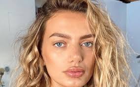 Hair stylist de Sarah Jessica Parker ensina como criar o tom de loiro  aquecido usado pela atriz