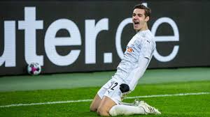 Und das sogar durchaus erfolgreich. Neuhaus Is The Anchor For Gladbach S Brilliant Play As Bayern Other Top Clubs Take Notice