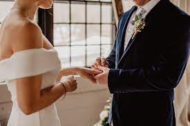 Il cuore di lei batte al ritmo della marcia nuziale; Frasi Matrimonio Auguri Originali E Divertenti Per Gli Sposi Pourfemme