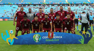 A bandeira nacional, da autoria de columbano, joão chagas e abel botelho, foi adoptada pelo. Gracias Vinotinto Como A Selecao Virou Simbolo De Uniao Numa Venezuela Dividida Pela Crise Venezuela Ge