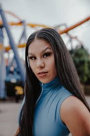 What are options for a female roommate or room to rent in Orlando?